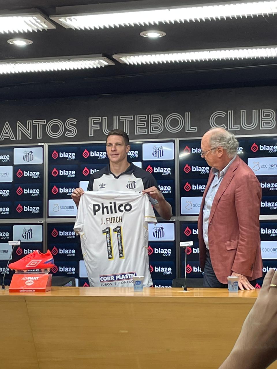 JULIO FURCH AGRADECE RECEPÇÃO E COMENTA TITULARIDADE CONTRA O FLAMENGO 